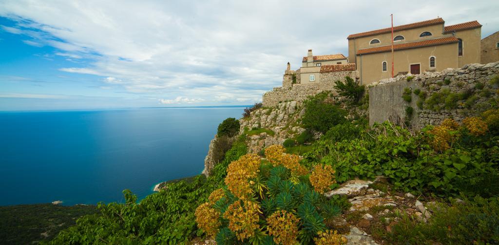 Hotel Zlatni Lav Martinscica  Luaran gambar