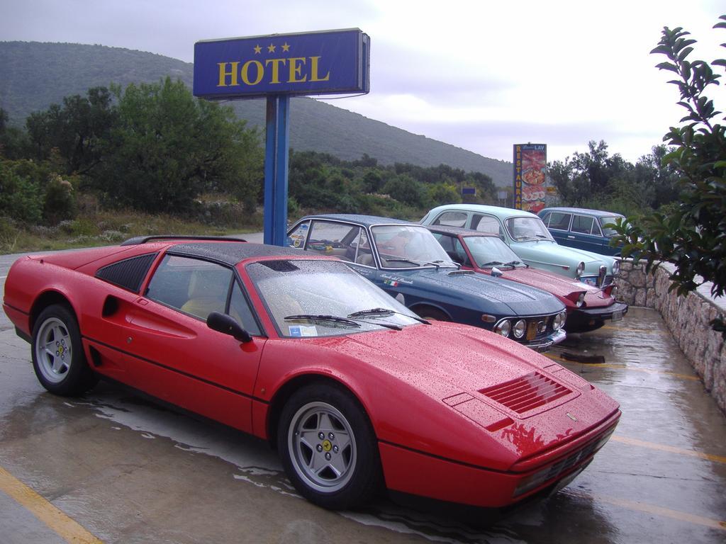 Hotel Zlatni Lav Martinscica  Luaran gambar